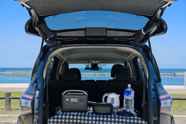 後部座席の倒し方は？フルフラット化の手順