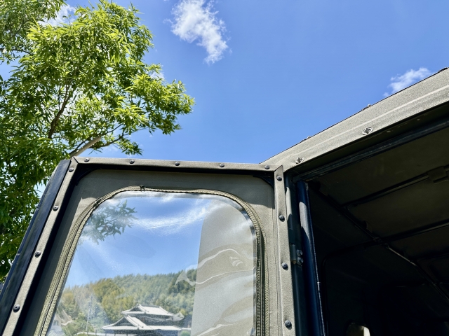 吸気と排気を使い分けて車内の空気を循環させる