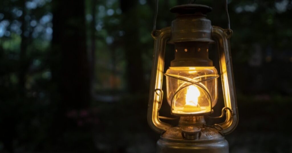 RAV4車中泊の傾斜対策ガイド！ニトリ活用で段差解消し快適に