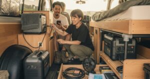 ハイエースのポータブル電源の置き場所は？安全な固定と自作の工夫