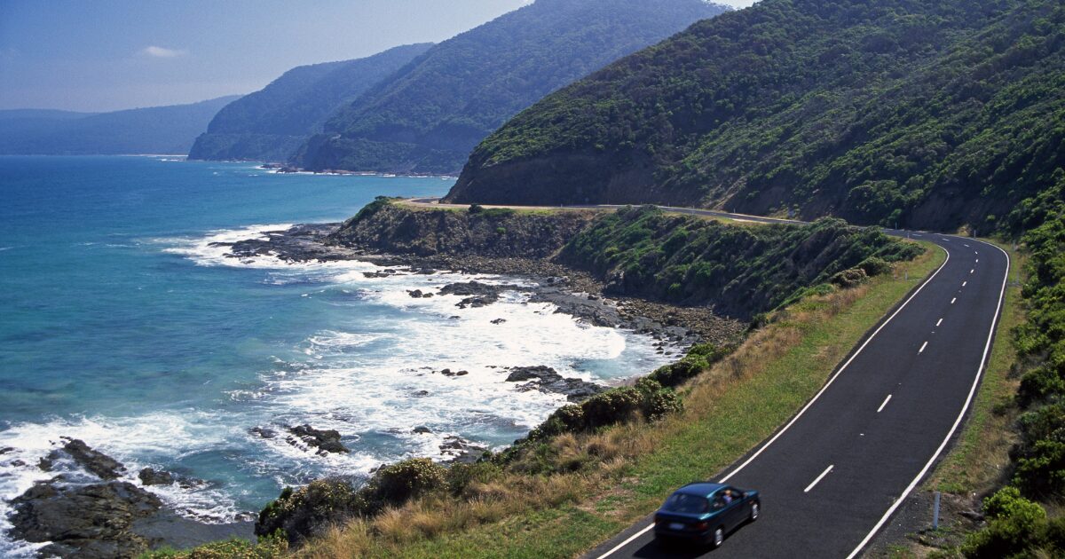 プリウスα車中泊ガイド!5人・7人乗りの違いや自作のコツ